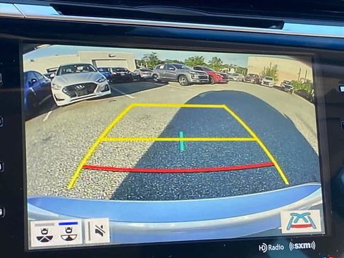 Used 2020 Toyota Camry XLE image 15