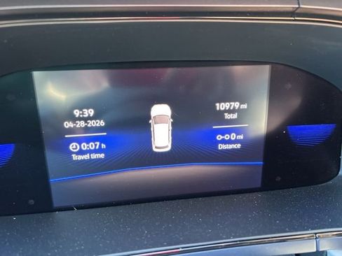 Used 2023 Volkswagen Taos SE w/ Panoramic Sunroof Package FWD image 10