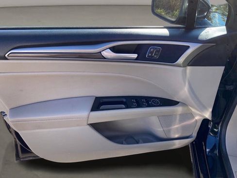 Used 2018 Ford Fusion SE w/ Fusion SE Technology Package image 14