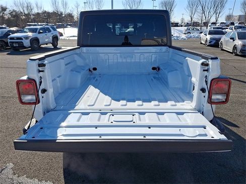Used 2024 Jeep Gladiator Sport image 28