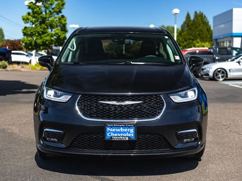 Used 2024 Chrysler Pacifica Limited FWD image 6
