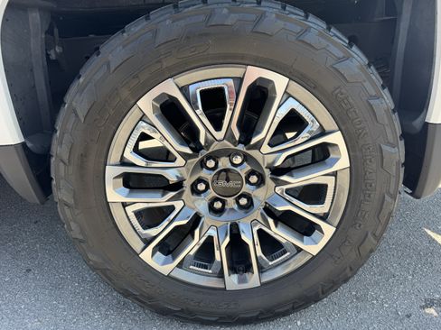 Used 2024 GMC Sierra 1500 Denali Ultimate AWD/4WD image 13