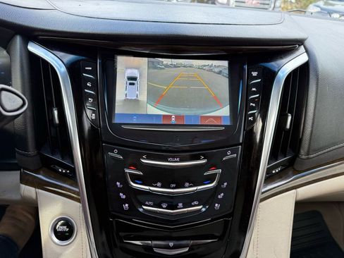 Used 2018 Cadillac Escalade Luxury image 35