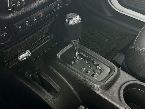 Used 2016 Jeep Wrangler Sahara image 16