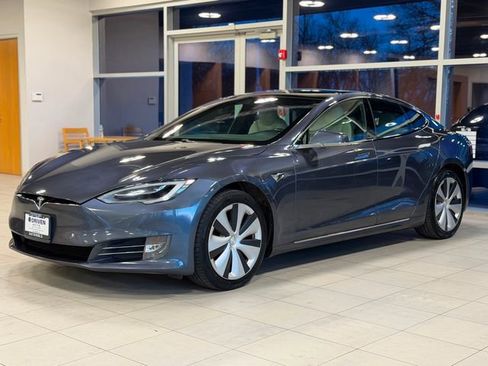 Used 2020 Tesla Model S Long Range Plus image 4