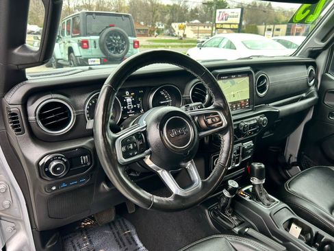 Used 2023 Jeep Wrangler Sahara w/ Cold Weather Group image 18