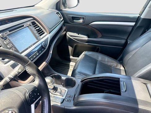 Used 2018 Toyota Highlander XLE FWD image 26