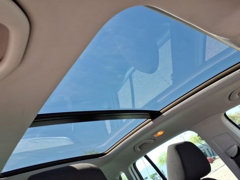 Used 2013 Volkswagen Tiguan S image 9