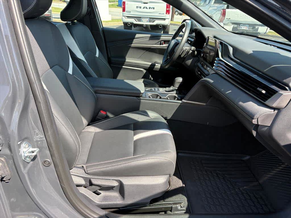 Used 2026 Toyota Camry SE w/ Convenience Package FWD image 6