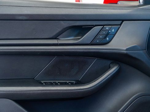 Used 2022 Porsche Taycan 4S image 32