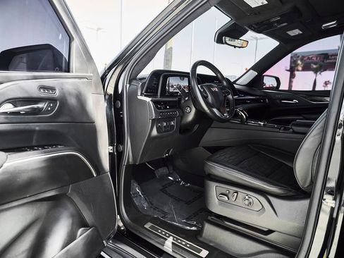 Used 2021 Cadillac Escalade ESV Sport Platinum w/ LPO, ONYX Package AWD/4WD image 17