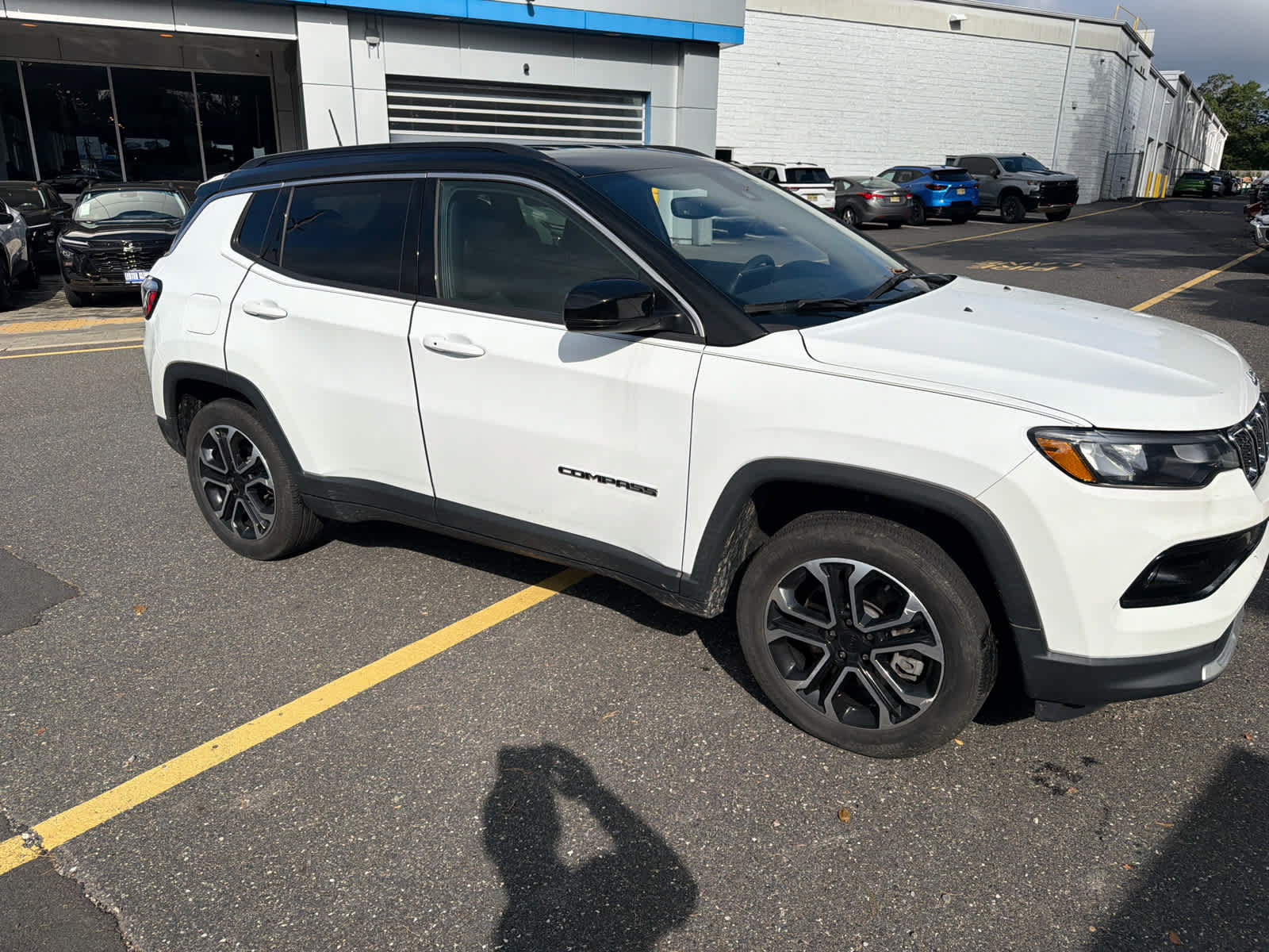Used 2023 Jeep Compass Limited AWD/4WD image 2