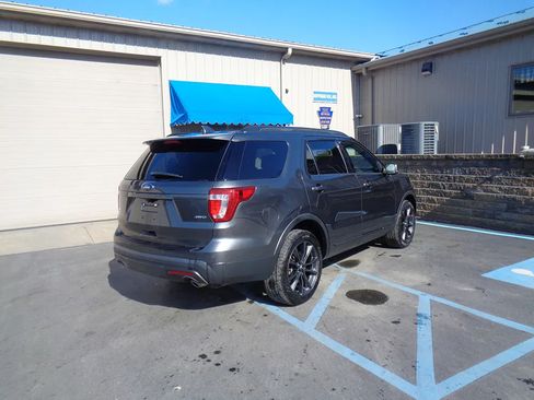 Used 2017 Ford Explorer XLT w/ Equipment Group 202A AWD/4WD image 5