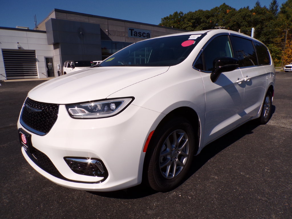 New 2026 Chrysler Pacifica Select FWD image 3