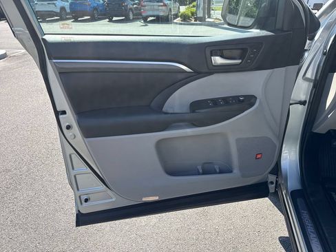 Used 2018 Toyota Highlander Limited AWD/4WD image 21