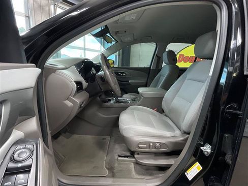 Used 2019 Chevrolet Traverse LT FWD image 11