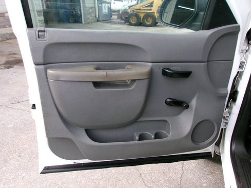 Used 2011 Chevrolet Silverado 1500 W/T AWD/4WD image 13