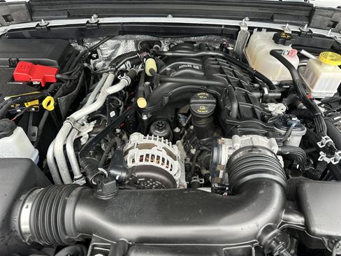 Used 2024 Jeep Gladiator Sport w/ Premium Package AWD/4WD image 10