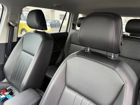 Used 2022 Volkswagen Tiguan SE FWD image 14