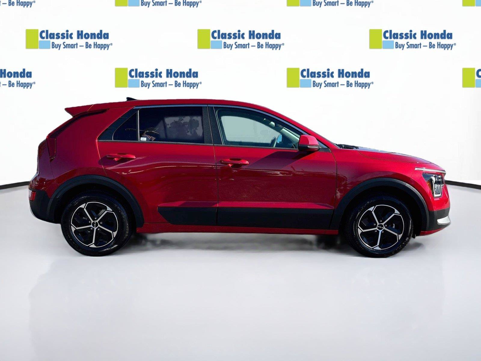 Used 2025 Kia Niro LX FWD image 9
