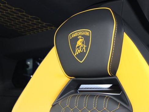 Used 2024 Lamborghini Revuelto AWD/4WD image 18