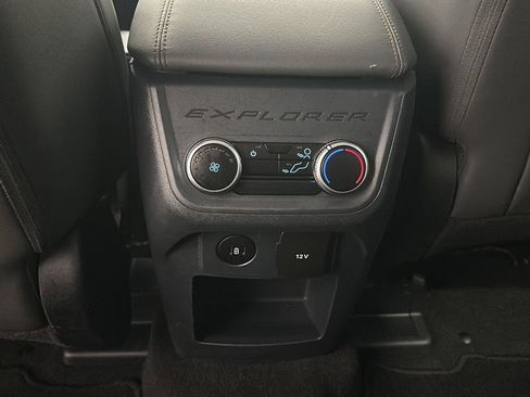 Used 2025 Ford Explorer Active w/ Active Comfort Package AWD/4WD image 22