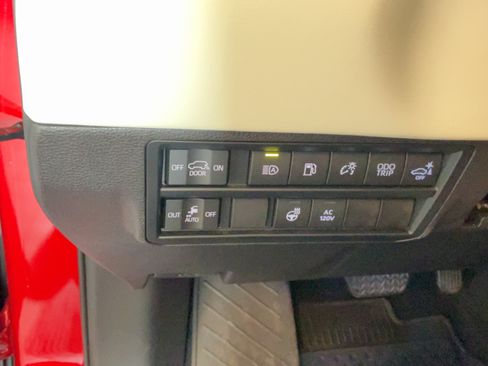 Used 2024 Toyota Sequoia Capstone AWD/4WD image 18