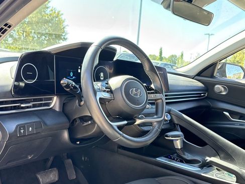 Used 2024 Hyundai Elantra SEL image 10