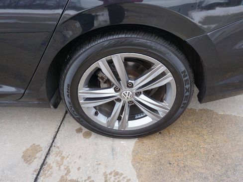 Used 2020 Volkswagen Jetta R-Line w/ R-Line Cold Weather Package image 10