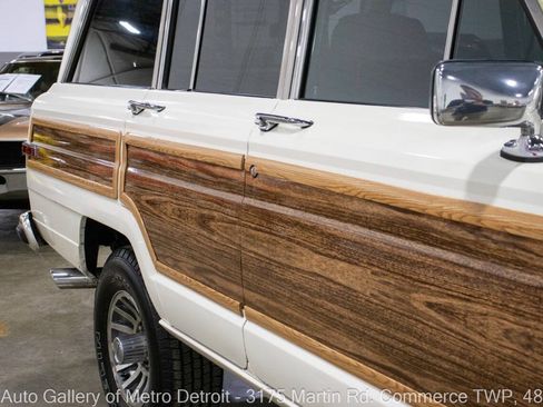 Used 1987 Jeep Grand Wagoneer AWD/4WD image 25