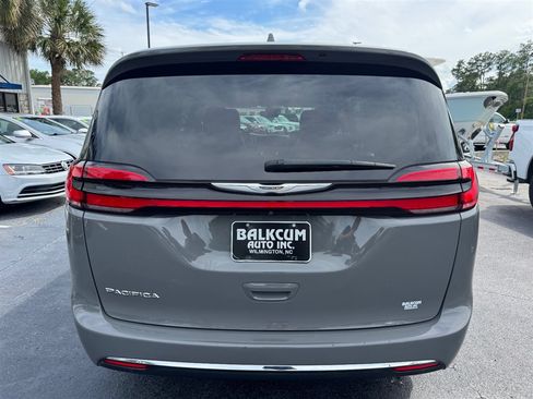 Used 2022 Chrysler Pacifica Touring-L FWD image 7