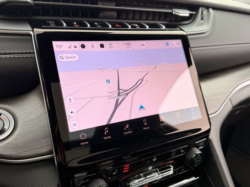 New 2025 Jeep Grand Cherokee Limited image 15