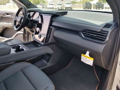 New 2026 GMC Acadia AT4 w/ Luxury Package AWD/4WD image 14