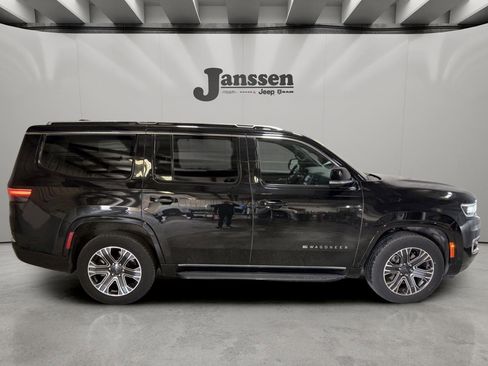 Used 2024 Jeep Wagoneer Series II w/ Flexible Seating Group image 5