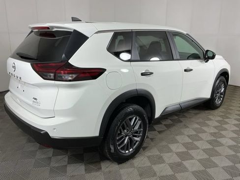 Used 2024 Nissan Rogue S AWD/4WD image 7
