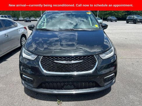 Used 2022 Chrysler Pacifica Touring-L FWD image 1