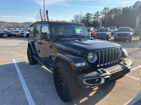 Used 2020 Jeep Wrangler Unlimited Sahara image 3