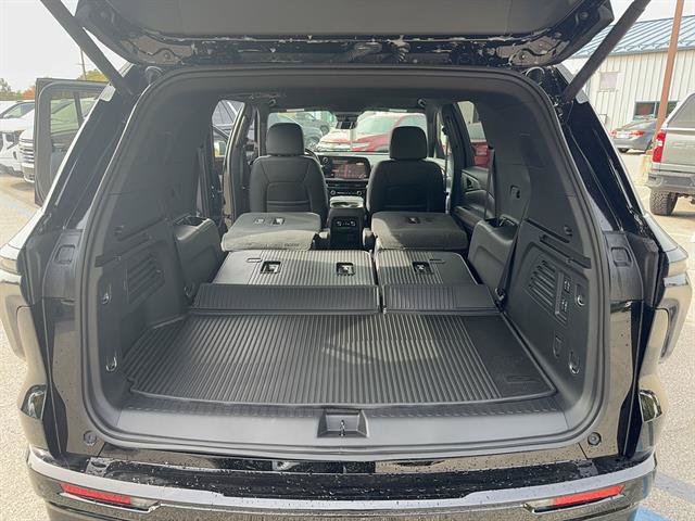 New 2027 Chevrolet Traverse RS w/ LPO, Floor Liner Package AWD/4WD image 12
