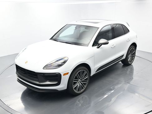 Used 2025 Porsche Macan image 32