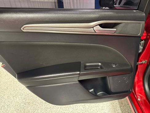 Used 2020 Ford Fusion SE FWD image 14