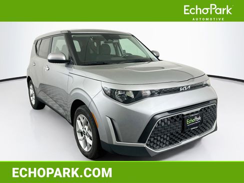 Used 2025 Kia Soul LX w/ LX Technology Package FWD image 1