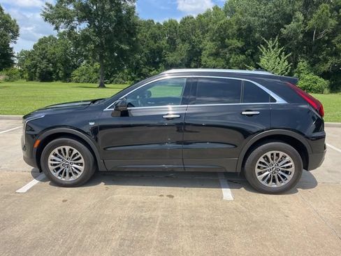 Used 2025 Cadillac XT4 Premium Luxury FWD image 2