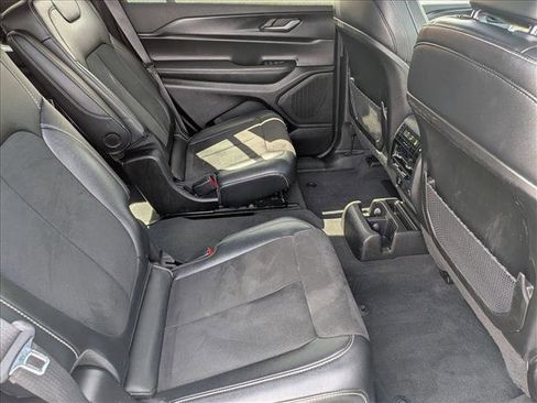 Used 2024 Jeep Grand Cherokee L Altitude AWD/4WD image 20