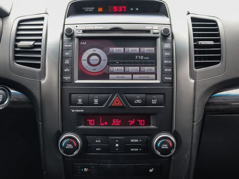 Used 2012 Kia Sorento SX FWD image 13