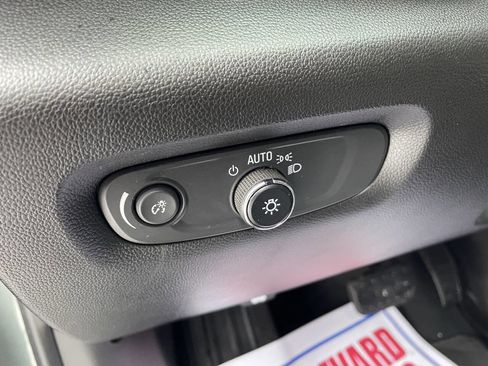 Used 2023 Chevrolet Traverse LT image 17