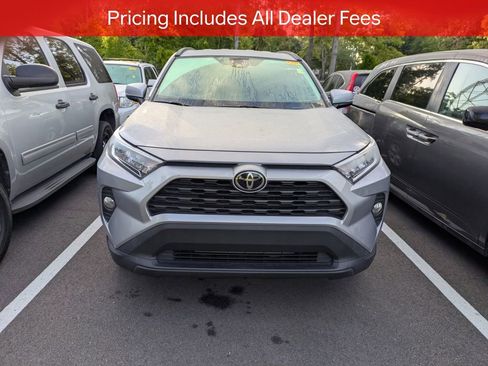 Used 2021 Toyota RAV4 XLE FWD image 2