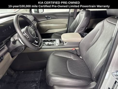 Certified 2025 Kia Carnival SX FWD image 4