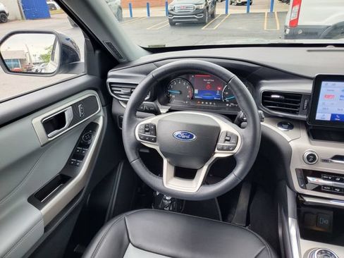 Used 2023 Ford Explorer XLT w/ Equipment Group 202A AWD/4WD image 8