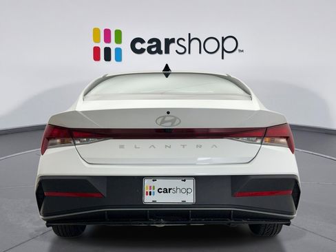 Used 2024 Hyundai Elantra SEL image 4