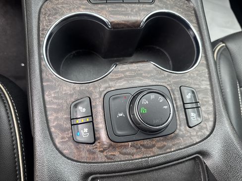 Used 2023 GMC Acadia Denali w/ Denali Ultimate Package AWD/4WD image 29